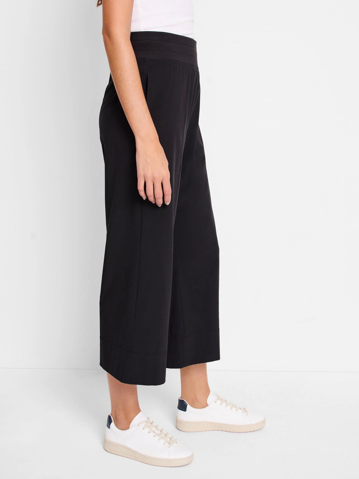 Tech Stretch Wide Leg Pant