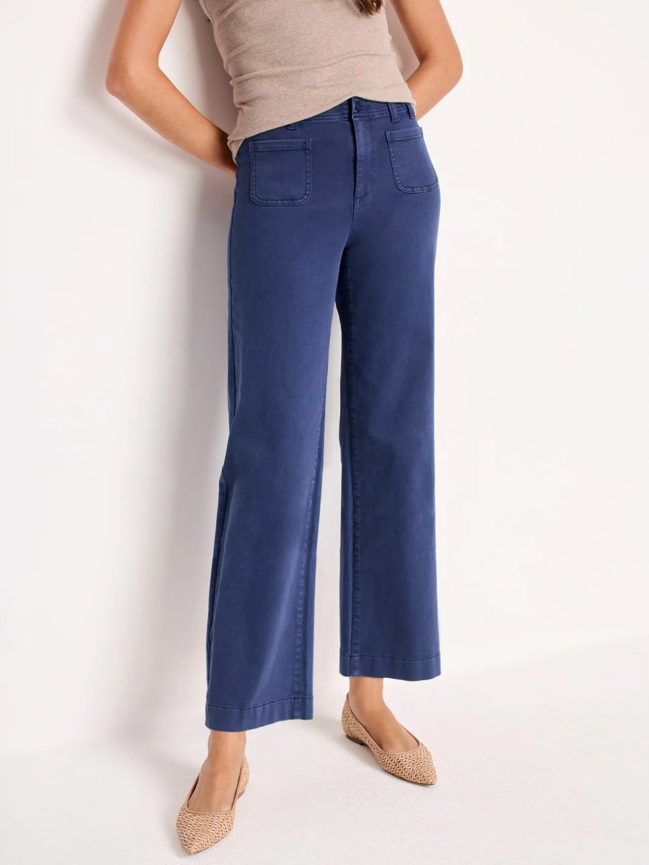 Mid Rise Wide Leg Pocket Ankle Jeans
